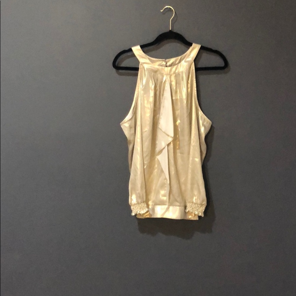 Sleeveless shirt